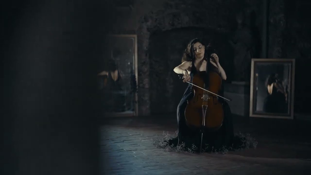 Duo Solo - J.S. BACH Pr&eacute;lude Cello Suite BWV 1007 G. Major - Astrig Siranossian