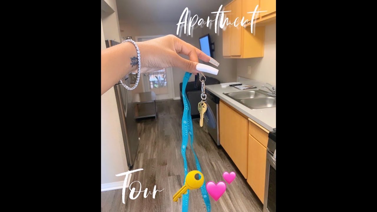 I moved out at 18 !! | Apartment Tour 🔑💗