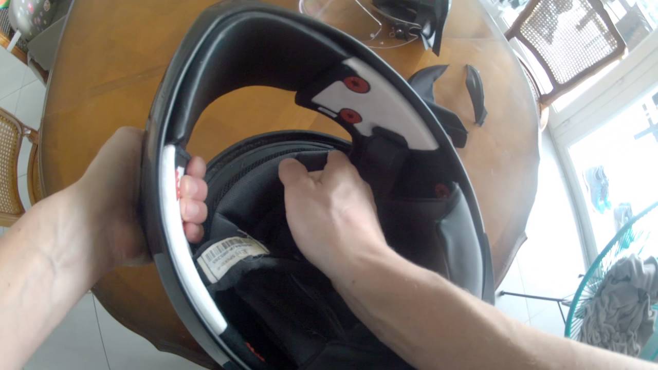 Moto - Comment démonter et remonter un casque intégral ?