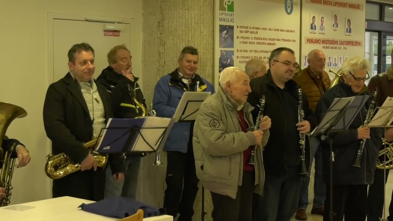 Mestský dychový orchester novoročne zahral vedeniu mesta