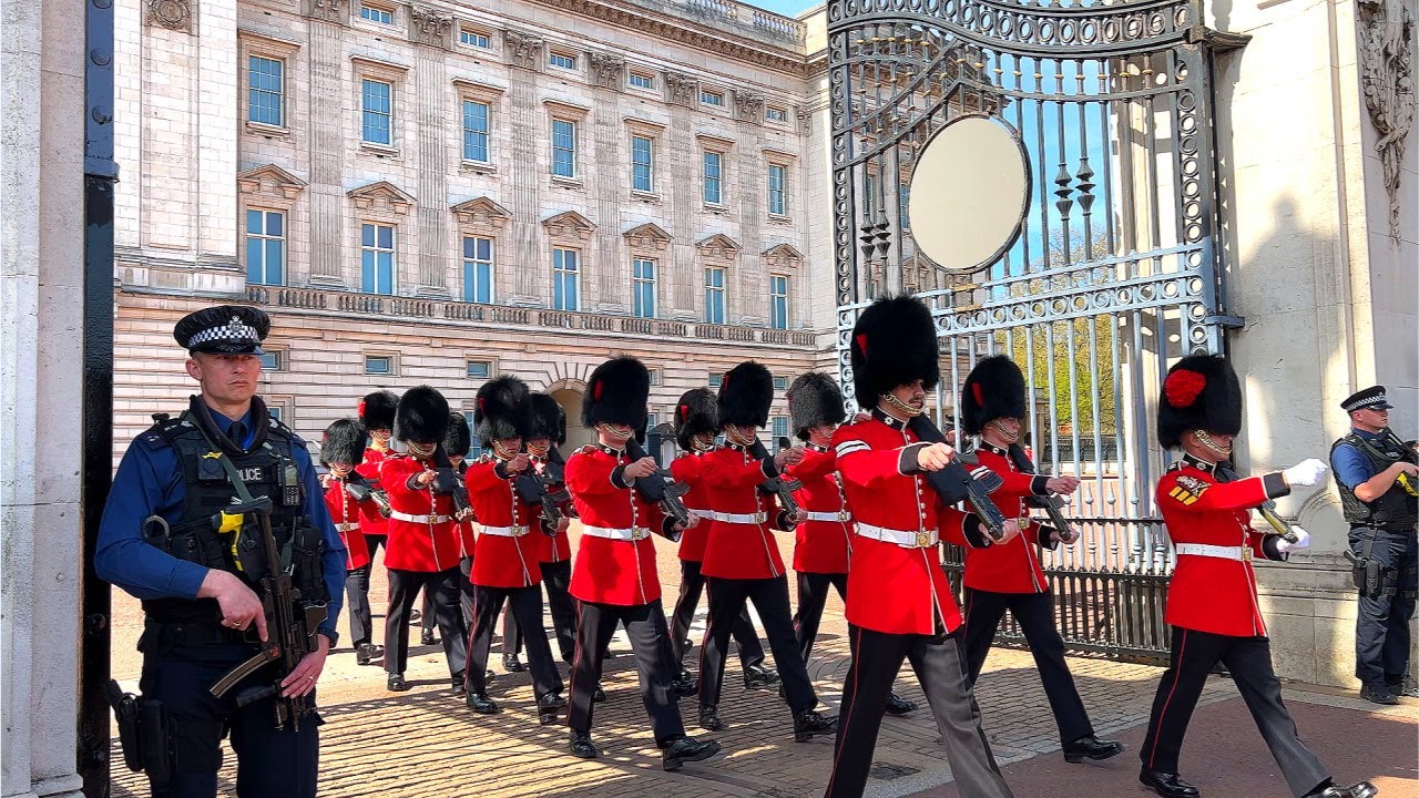 [4K]🇬🇧Лондонская весенняя прогулка: смена караула у Букингемского дворца💂 Грин-парк, Гейлс☕апр. 2022