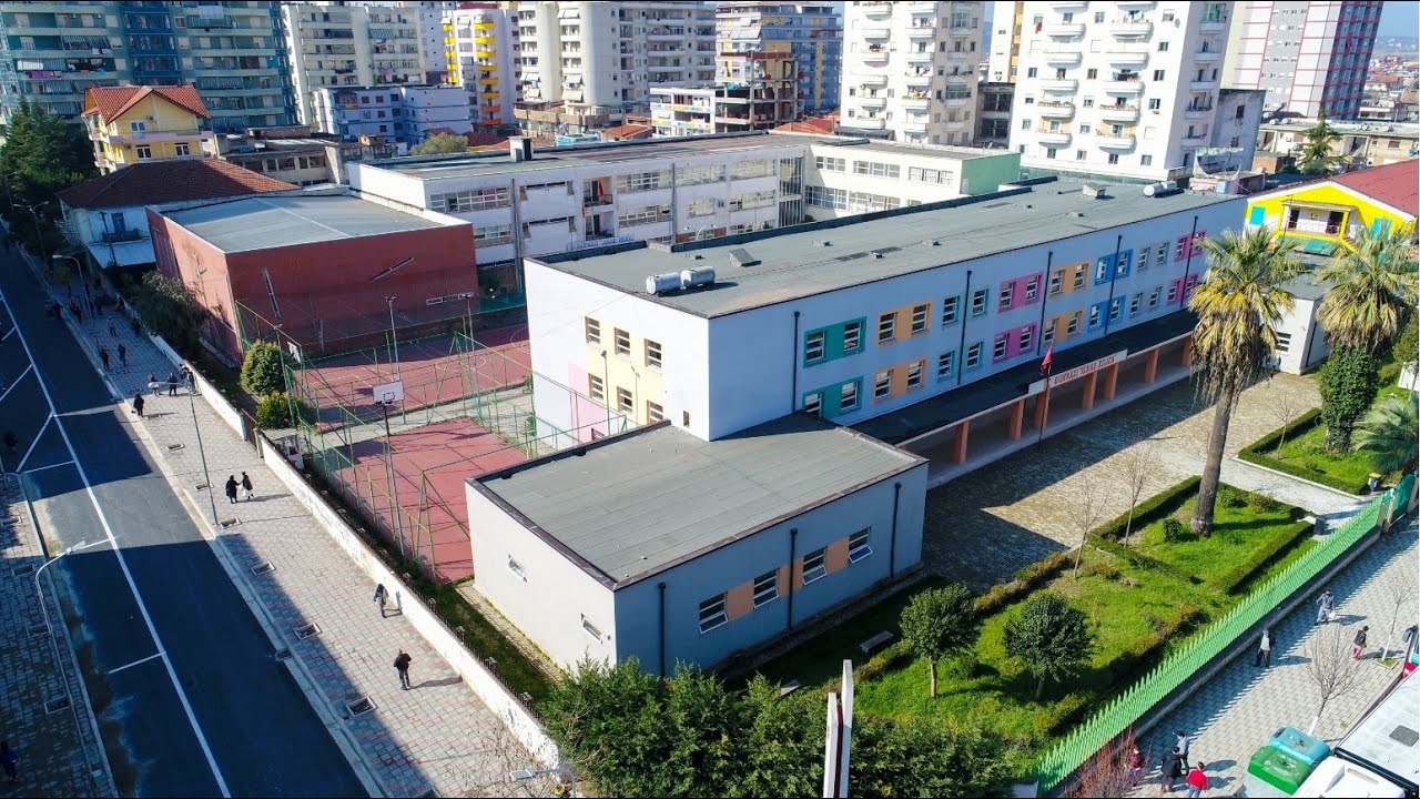 Një ditë në shkollën e mesme 