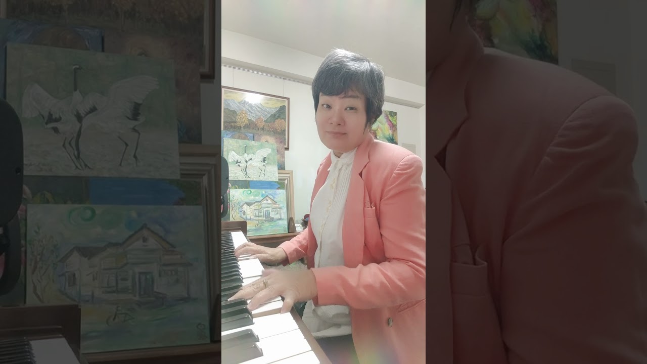 2026吳白露_🌹Play piano 🎹白露聖歌。聽起來像是一段很溫柔的童年記憶呢 🌙💖媽媽唱給孩子的歌，往往會變成一生都在心裡回響的旋律。