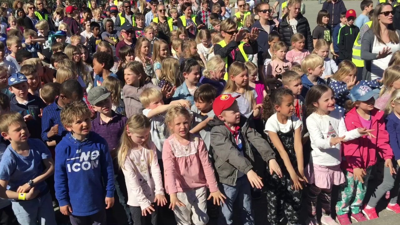 Madlavoll skole synger på Skolenes sangdag 2017