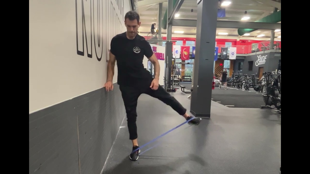 Band kick outs + Knee Lift 
