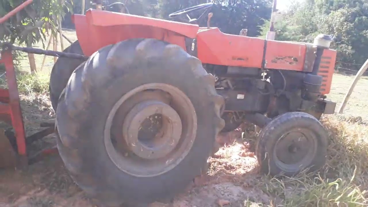 Testando o arado lavrale 2 discos no trator agrale 4300 num pequeno espaço 