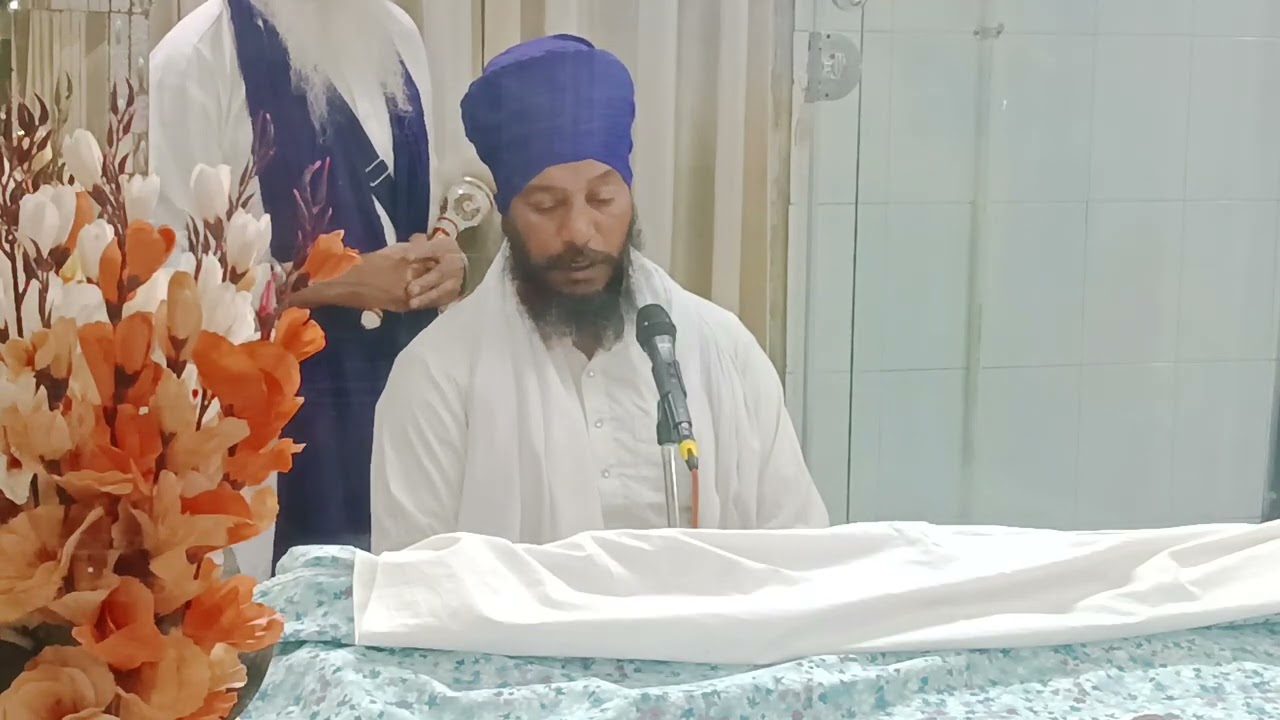 ਜੇ ਕੋਈ ਮਨੁੱਖ ਮੈਨੂੰ ਪਰਮਾਤਮਾ ਦੇ ਚਰਨਾਂ ਨਾਲ ਜੋੜ ਦੇਵੇ 