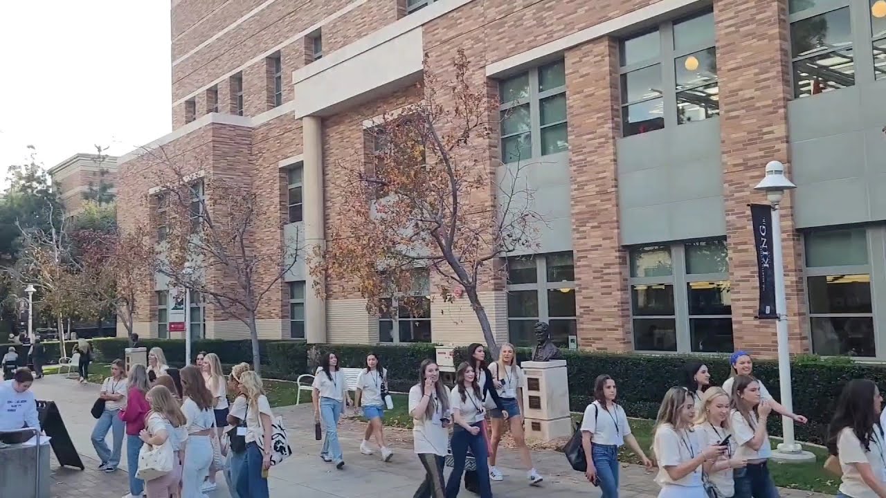 Prospective student campus tour of Chapman University in Orange California