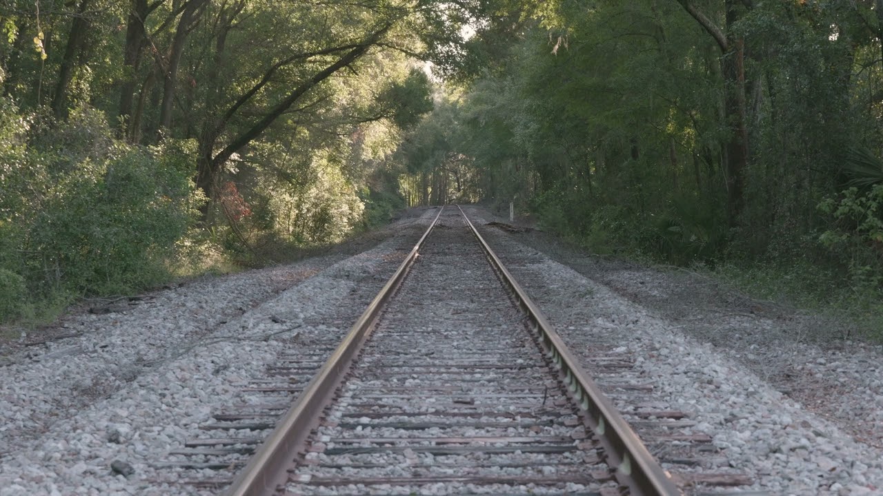 S6EP09 On the Tracks