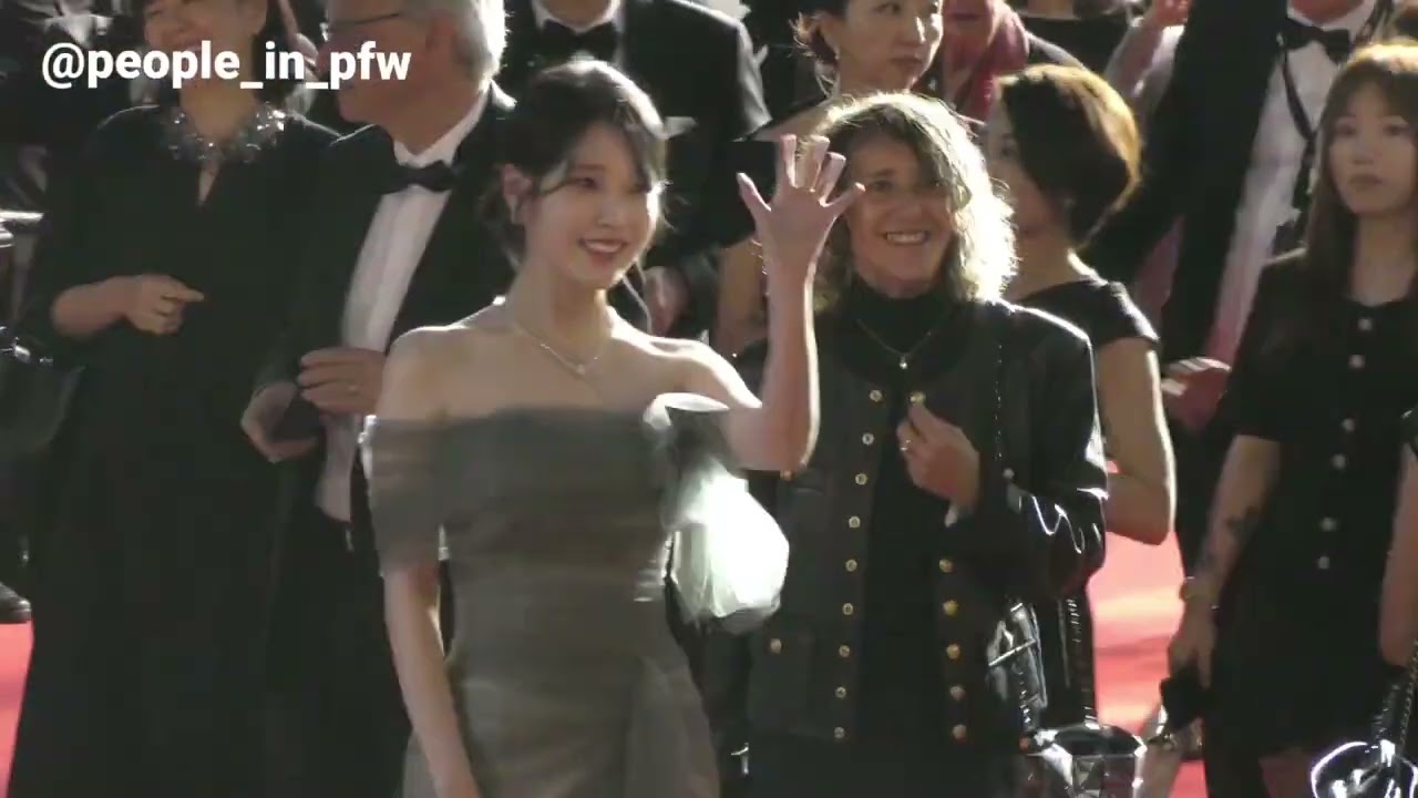 IU / Lee Ji Eun 아이유 on the red carpet for the screening of 
