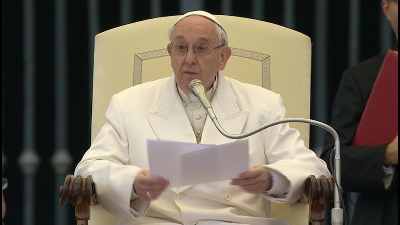 El Papa explica el rito final de la misa: la bendici&oacute;n