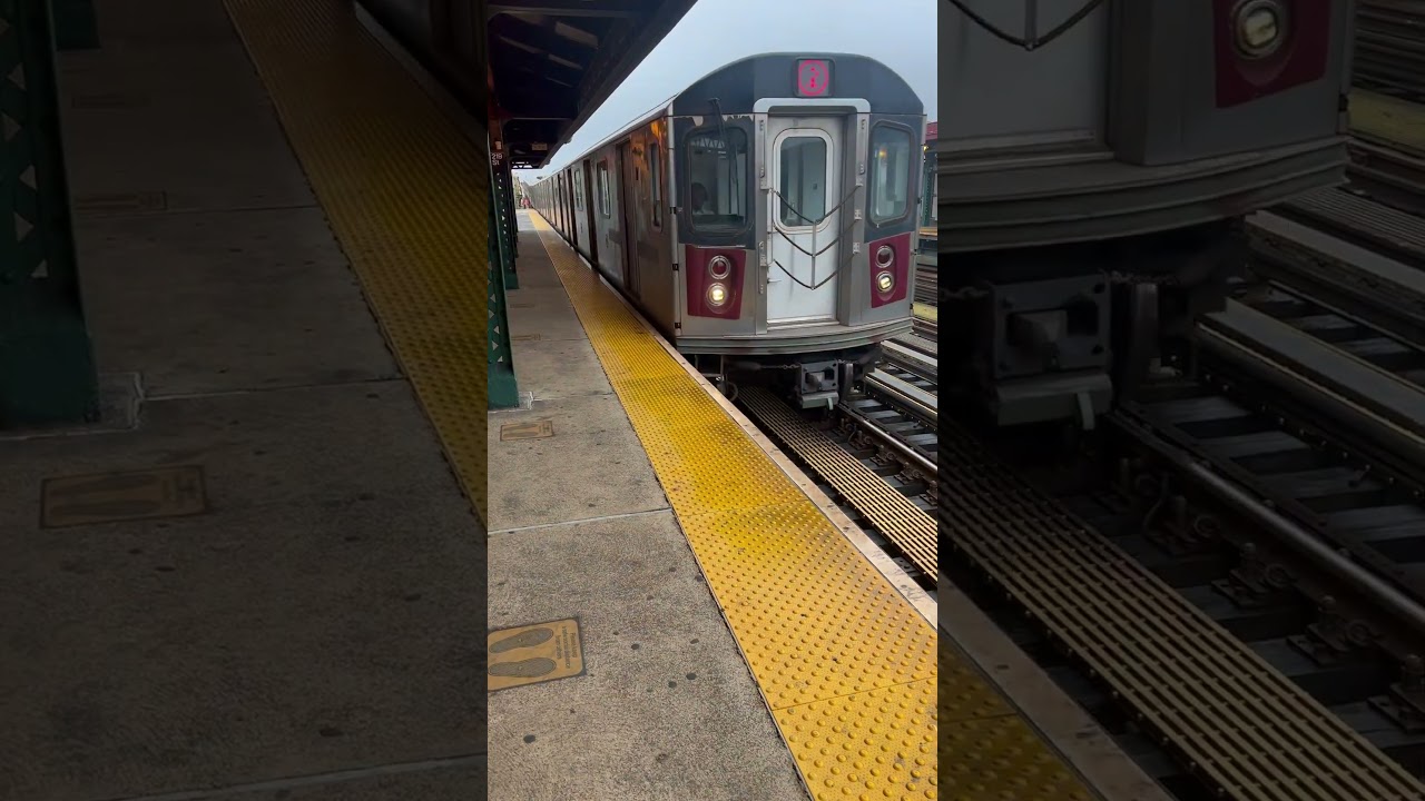 The 2 train arriving at 219th street station in The Bronx  #Nyc #mta #irt