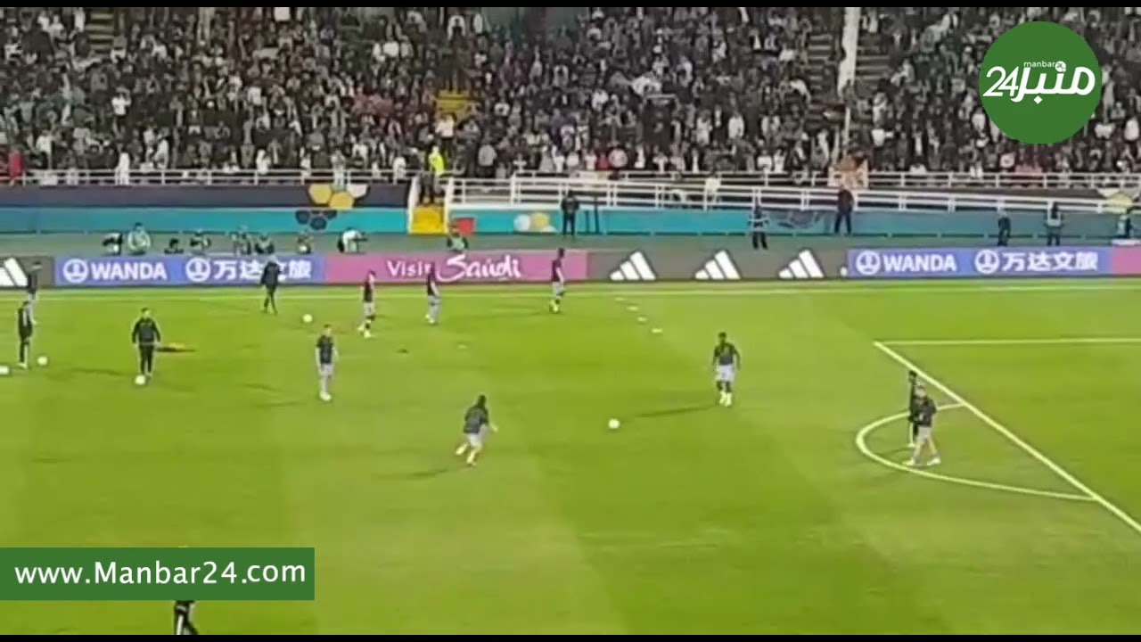 شاهد الجمهور المغربي لحظة دخول لاعبي ريال مدريد إلى ملعب مولاي عبد الله بالرباط#كأس_العالم_للأندية..