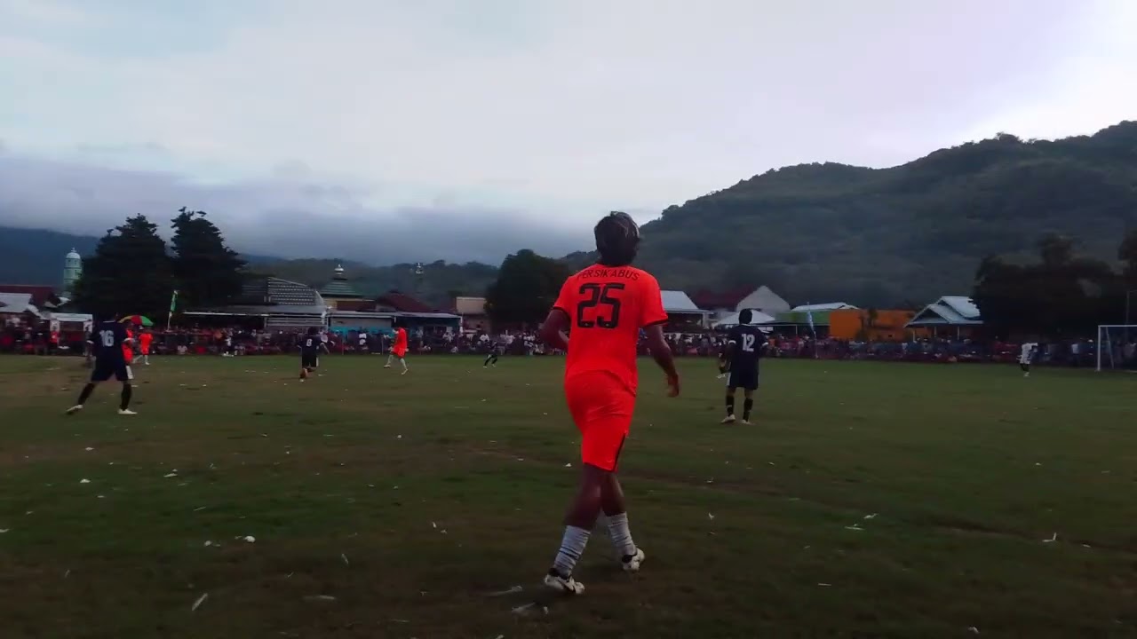 Atraksi polo barembe cukup membuat penonton melongoPiala kades cup 2025 SBW NTB