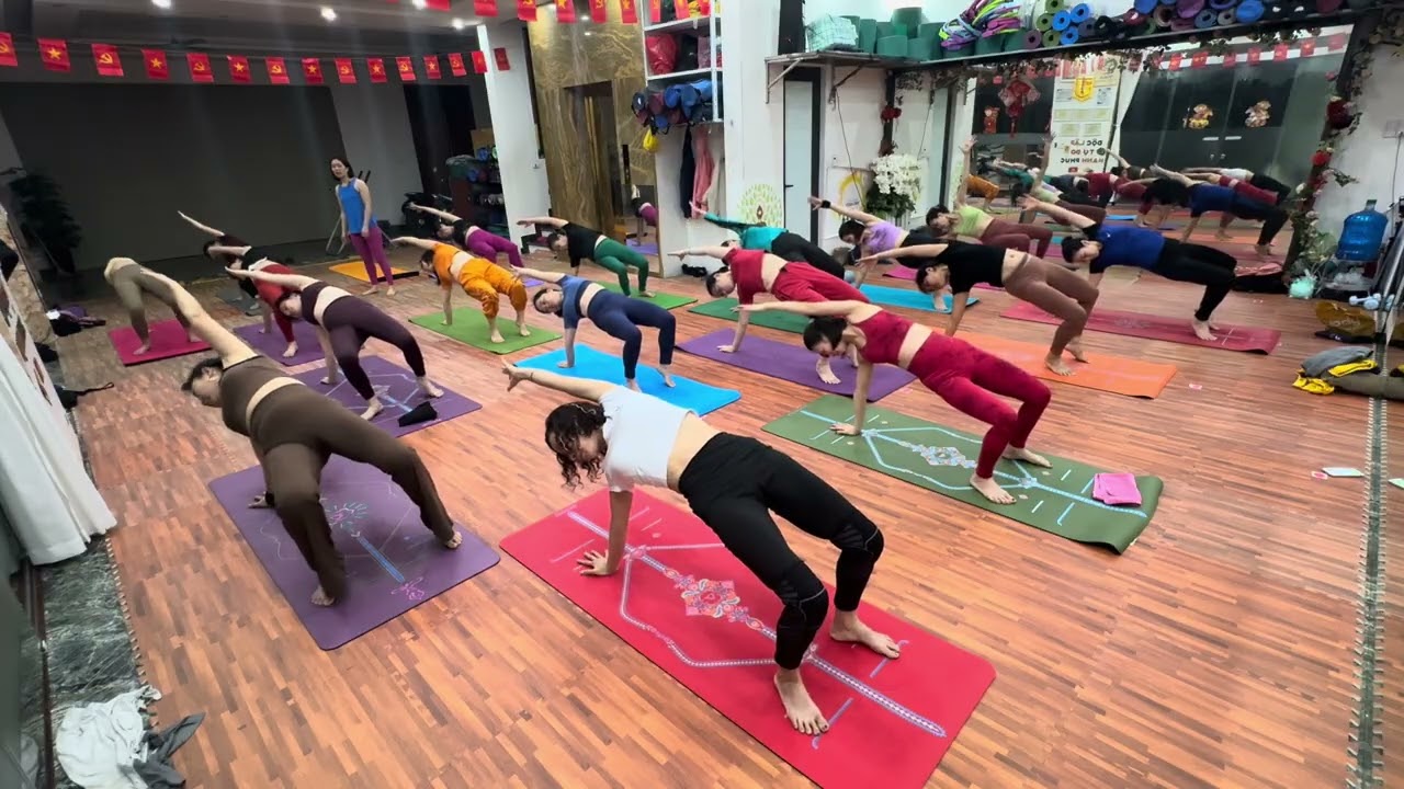 🧘🏻‍♀️🙏🏻🕉️ Bài tập Yoga kéo giãn toàn thân - Đốt mỡ sau Tết 
