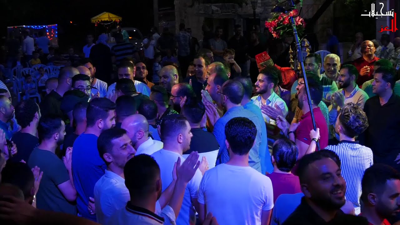 شاهد الجمهور يتتدخل لايقاف الحرب بين الفنانين جهاد الجيوسي و محمد البرغوثي مهرجان علاء الرمال سلفيت