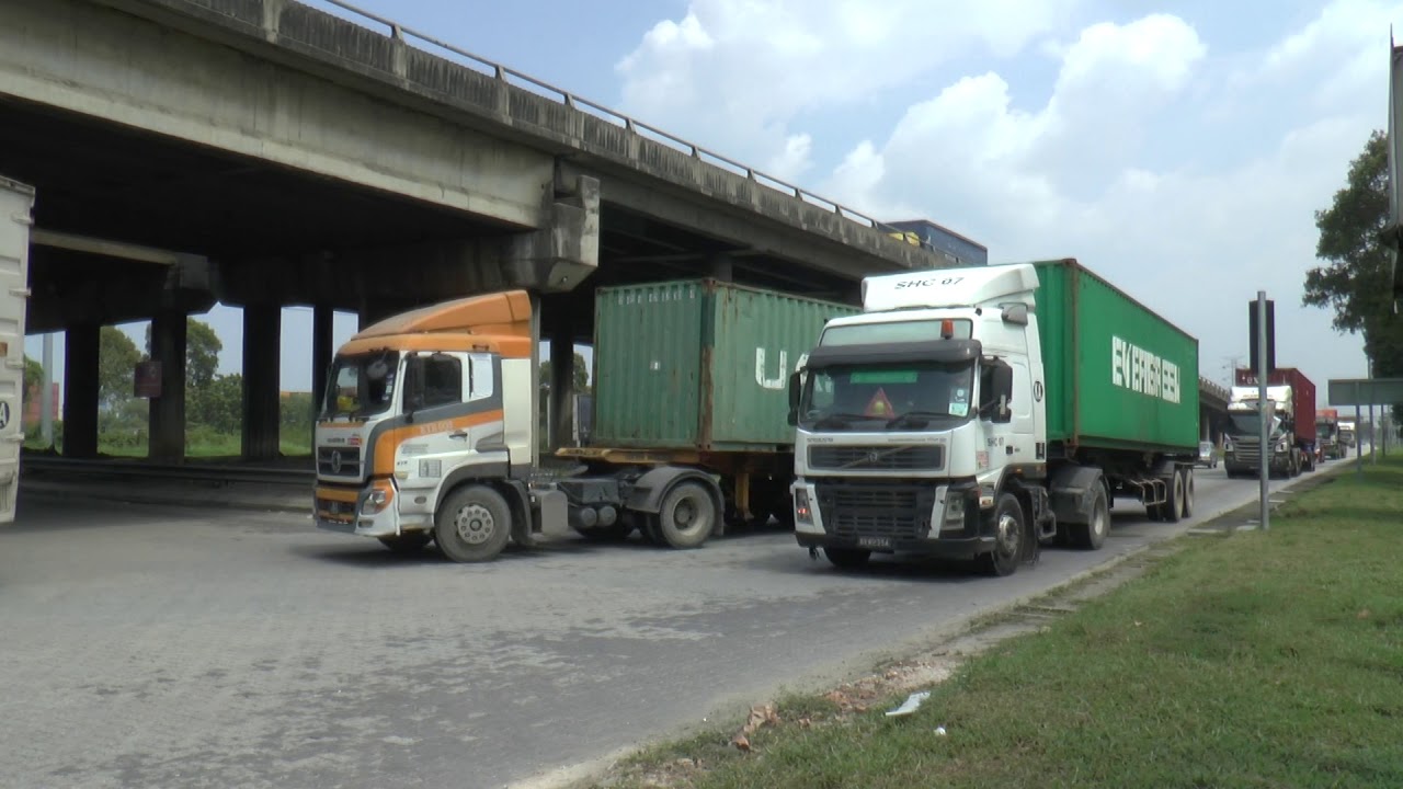TRUCKS GALORE AT PORT KLANG MALAYSIA FEB 2018