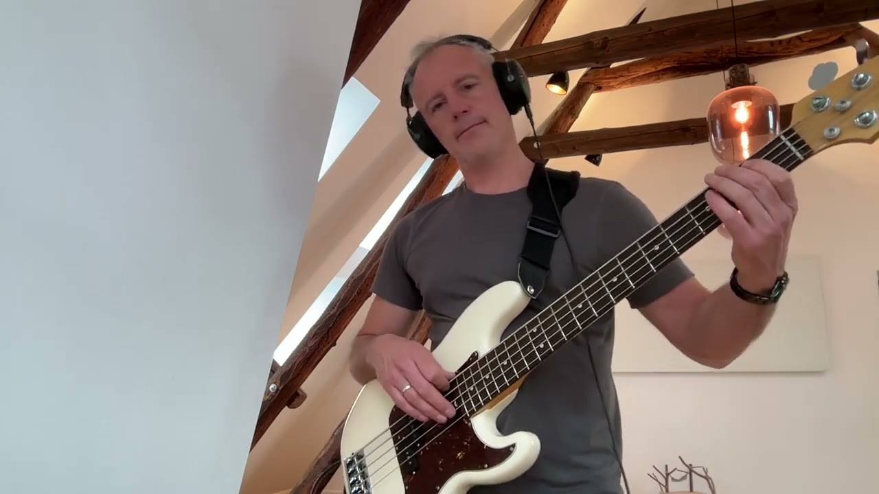 Rénee Rapp - That's So Funny - Bass Cover