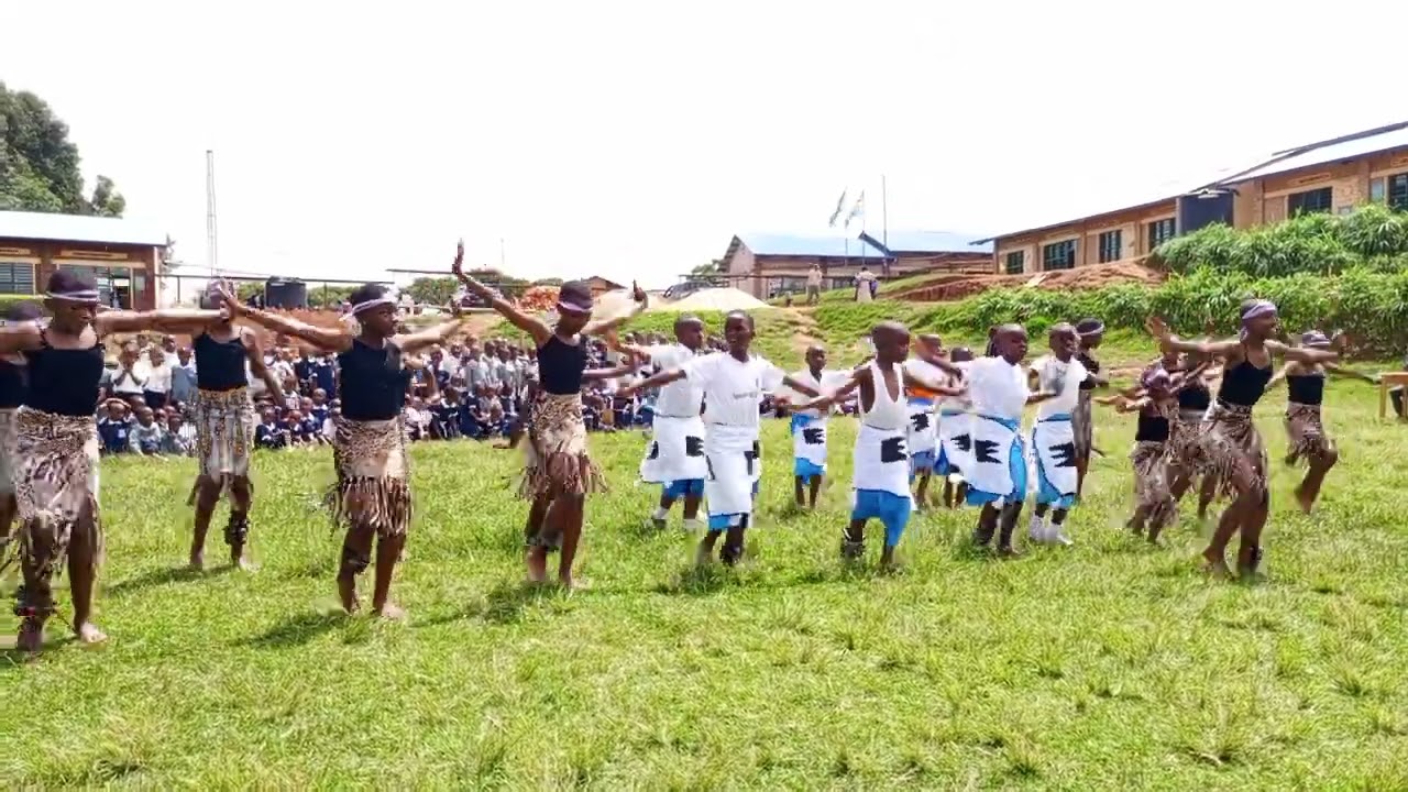 Kubyina igishakamba muri King Salomon Academy i Byumba - Gicumbi babizi nko gucira Amazi. Rwanda🇷🇼🇷🇼