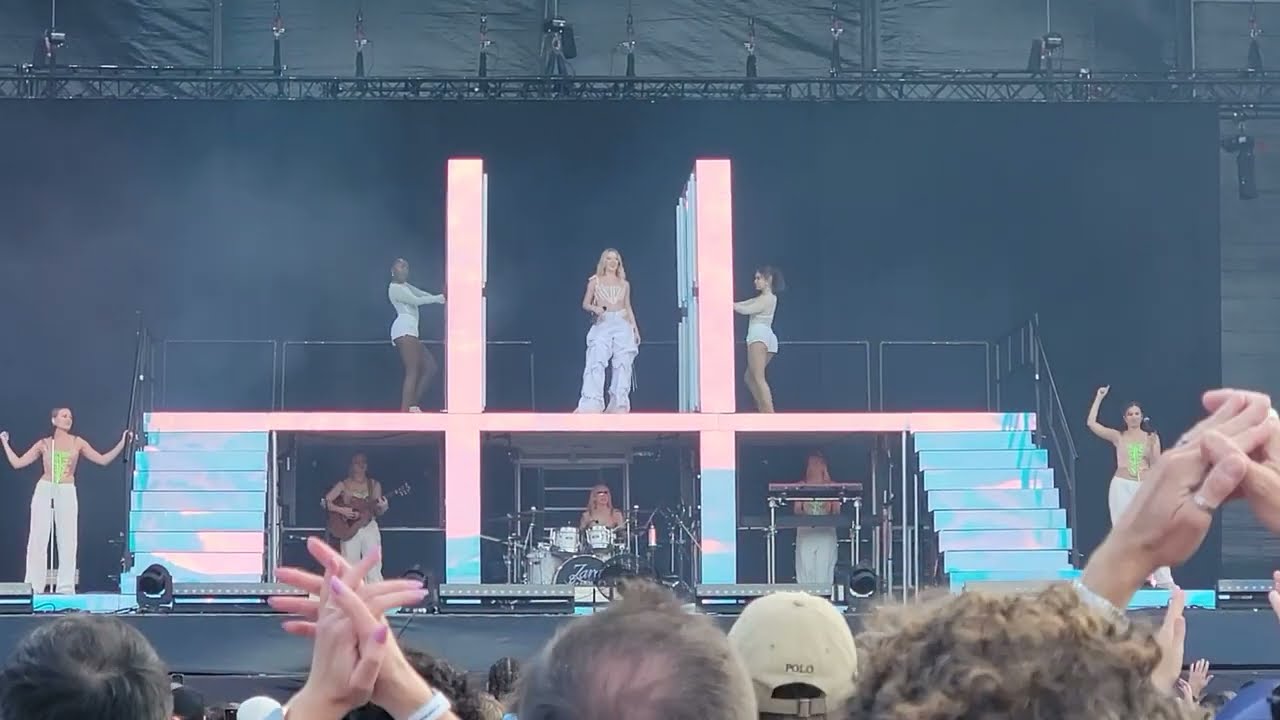 ZARA LARSSON : YOU LOVE WHO YOU LOVE + AIN'T MY FAULT (LIVE AT MAIN SQUARE FESTIVAL 2024)