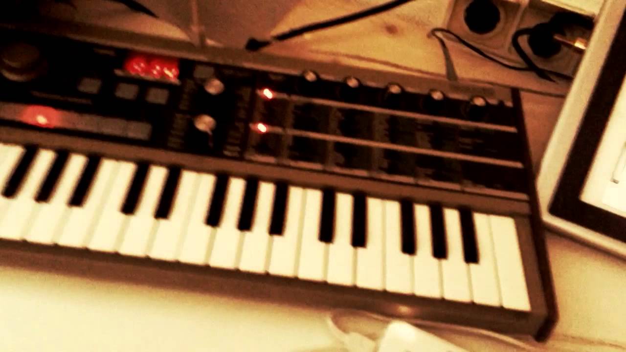 NI&acute;s Traktor Timecode syncs Ipad&acute;s NAVE & MicroKorg with MIDI Clock and Ableton as MDI-Router