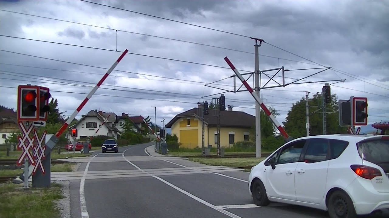 Spoorwegovergang Ledenitzen (A) // Railroad crossing // Bahnübergang