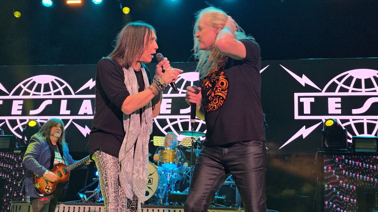 Tesla / Sebastian Bach of Skid Row performing SIGNS at the HARD ROCK ATLANTIC CITY 1/24/26