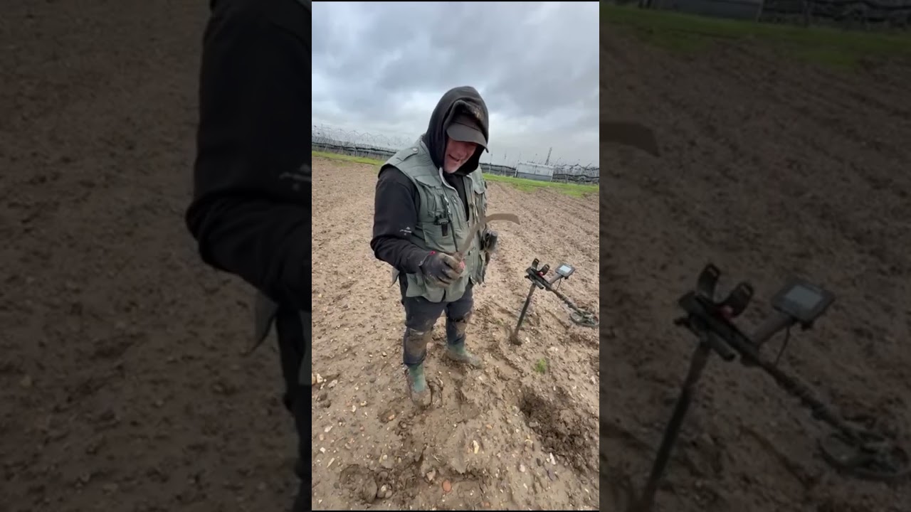 Son's of Archaeology Metal Detecting Club Dig in the heat of Kent
