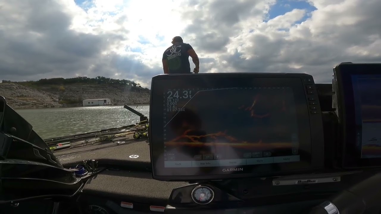 Sniping a blue cat out of Medina Lake with livescope