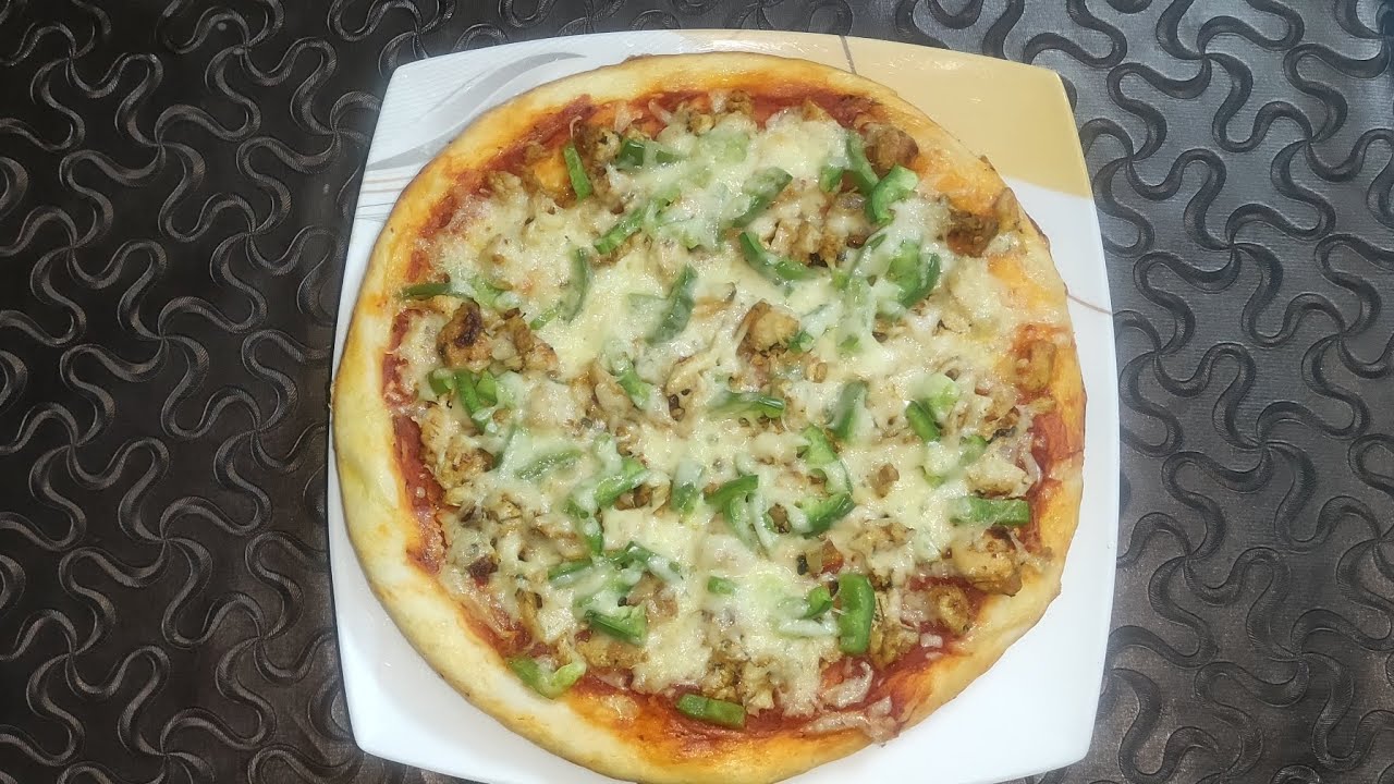 Cheesy chicken pizza 🍕