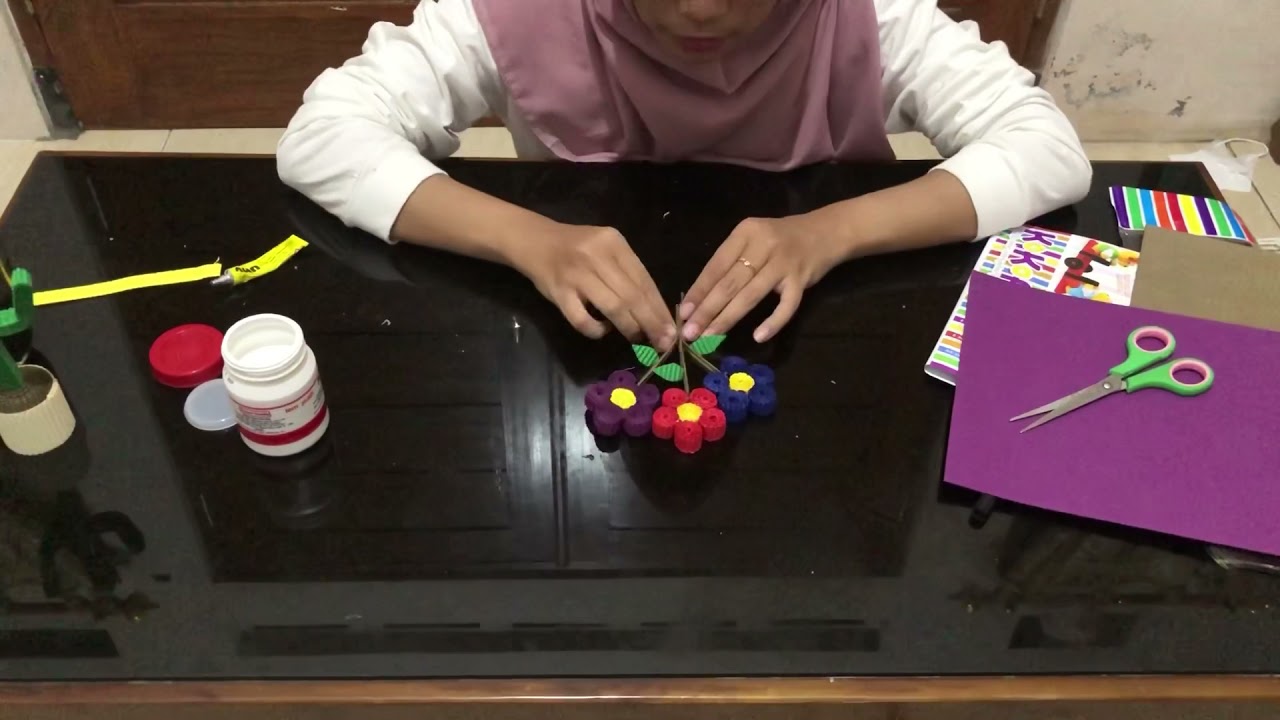 Membuat Bunga dari kertas kokoru
