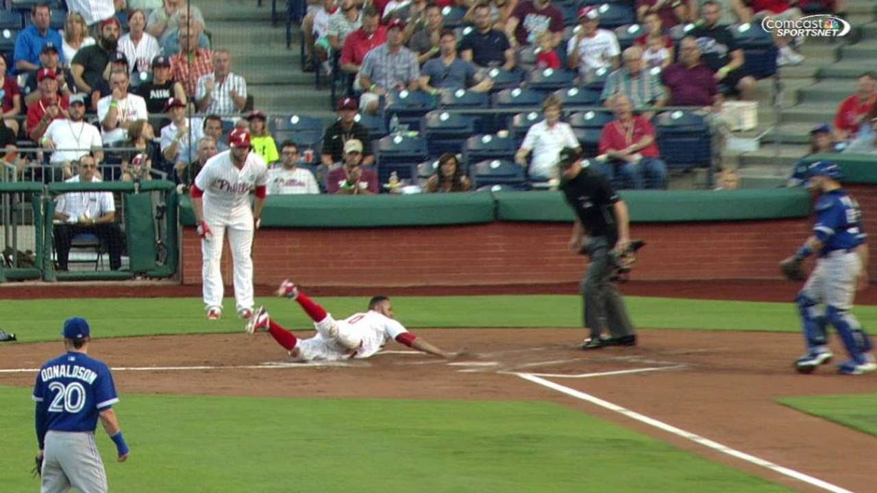 TOR@PHI: Francoeur lifts sac fly for the early lead