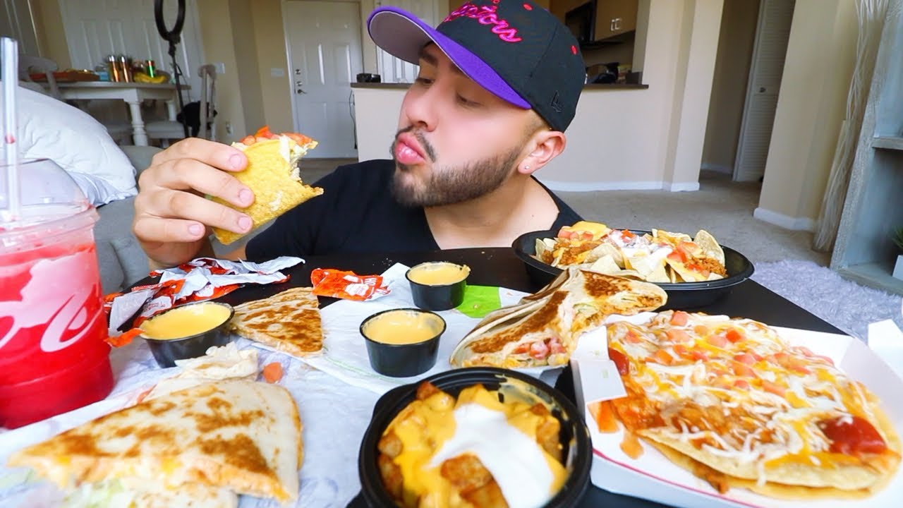 Tacobell MUKBANG (tacos + nachos)
