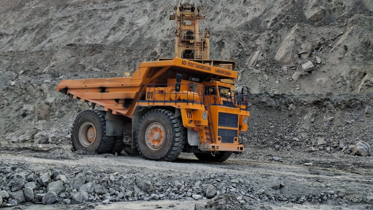 Погрузка БЕЛАЗА эксковатором ЭКГ-8Ус.