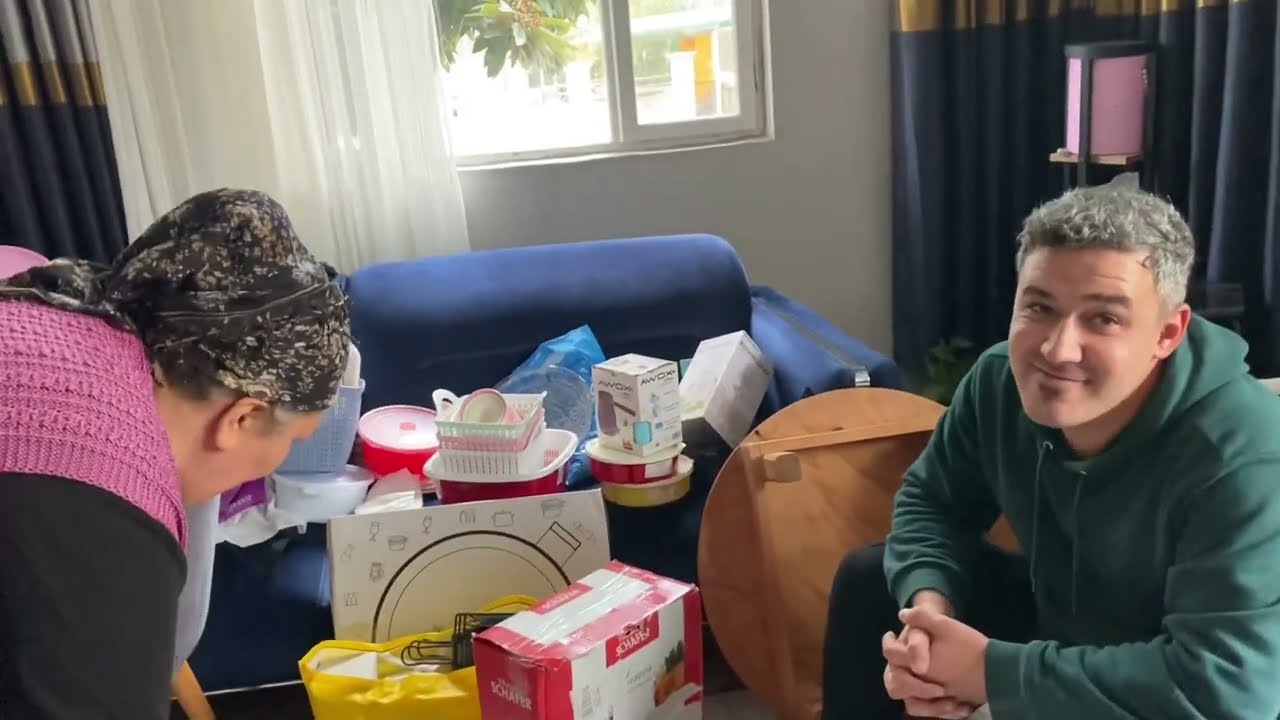 Çeyizlerin ağırlığından çöken dolabı boşaltıyoruz - (vlog)