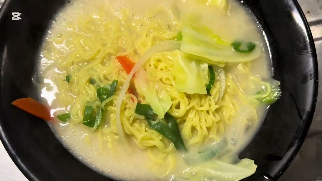 夜ご飯に野菜ラーメン作ってみた🍜