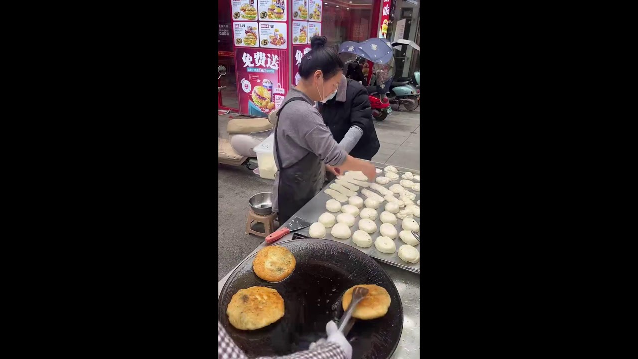 Delicious food live