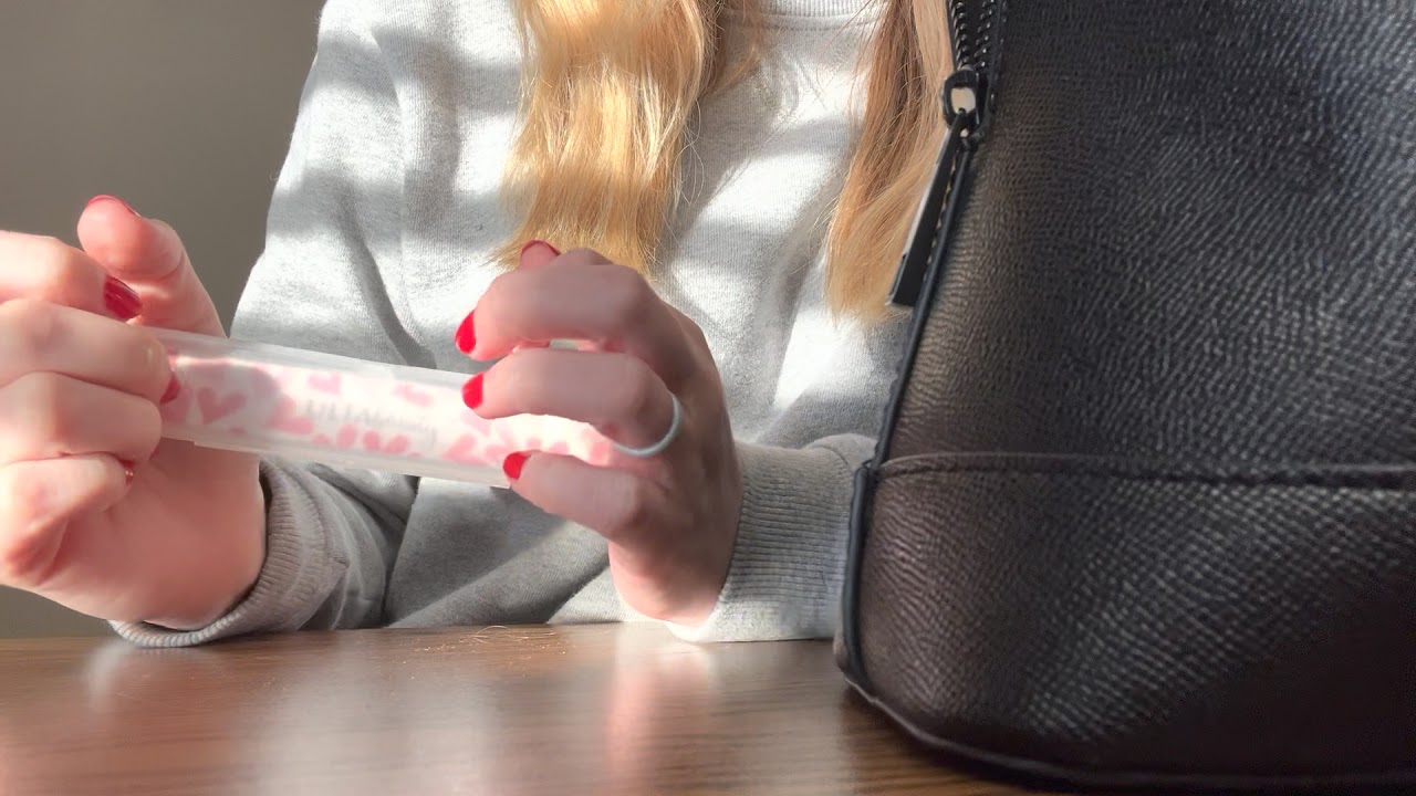 ASMR what’s in my bag? (tapping & scratching)