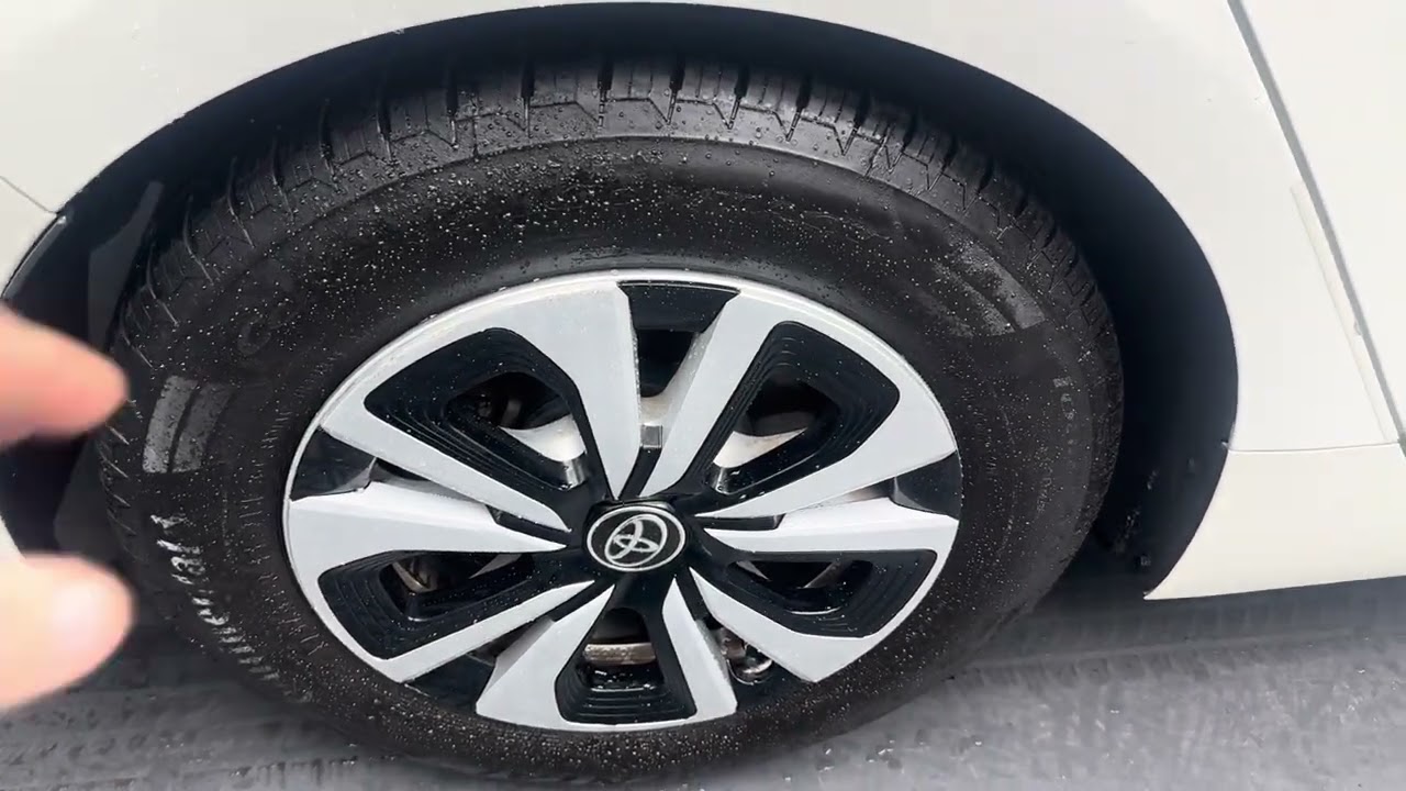 Toyota Prius Plug-In Hybrid 2017 года