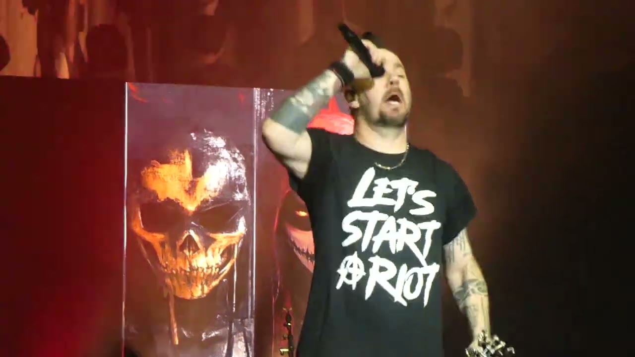 Three Days Grace - Riot (Live @afasliveofficial Amsterdam)