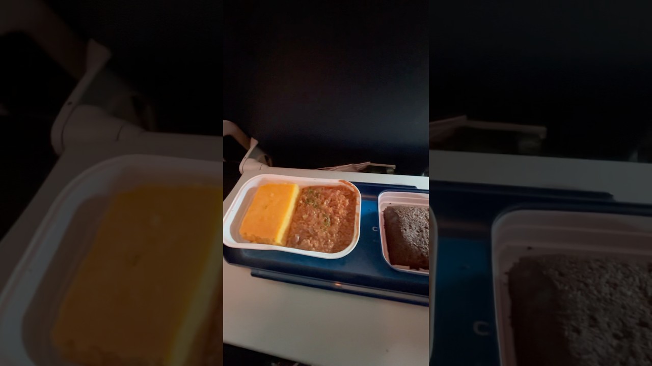 Copa Airlines Economy Class meal 🥘chili , cornbread and brownie . Not much but it&rsquo;ll do #travel