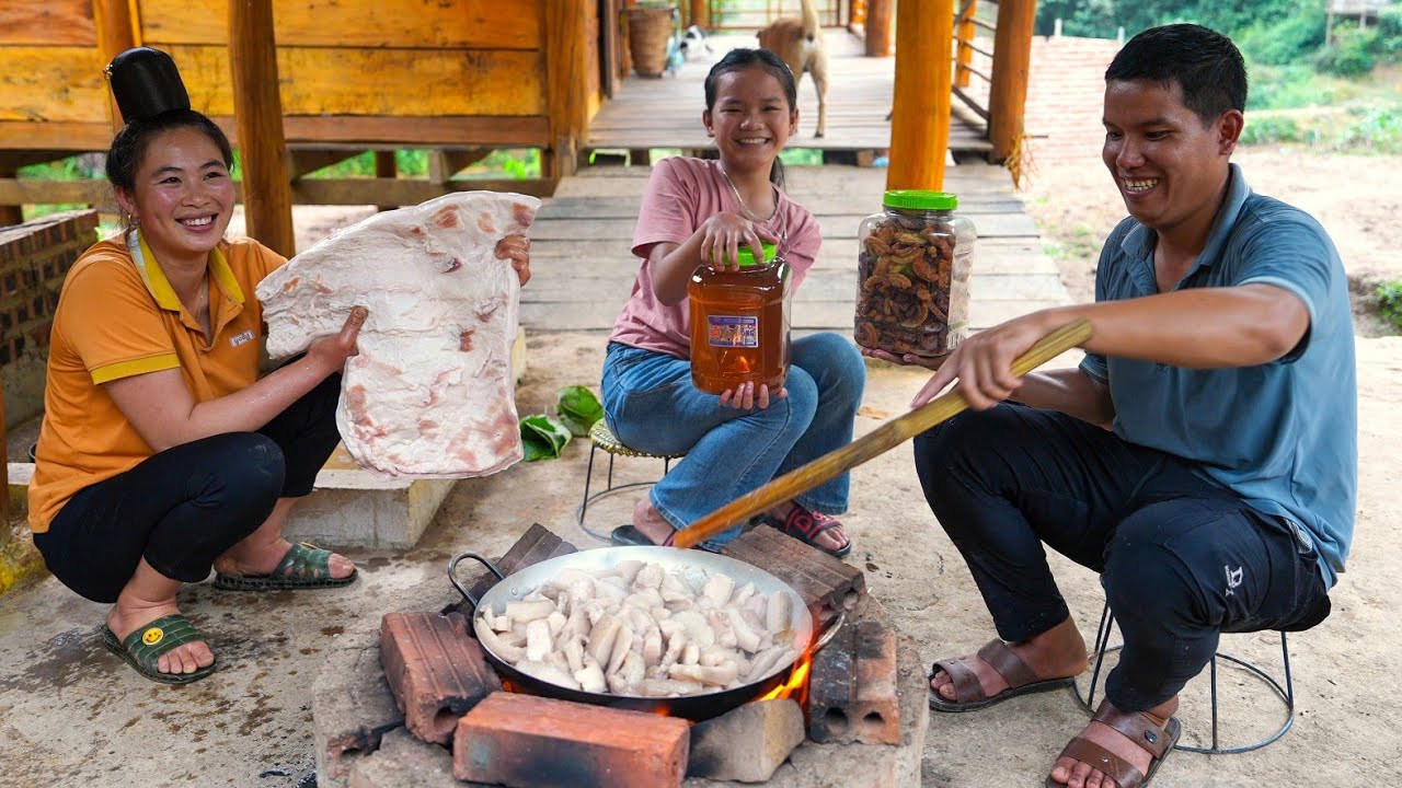 Pouring the Floor for My Sister, Frying Pork Fat and Dinner at the Farm | Family Farm 