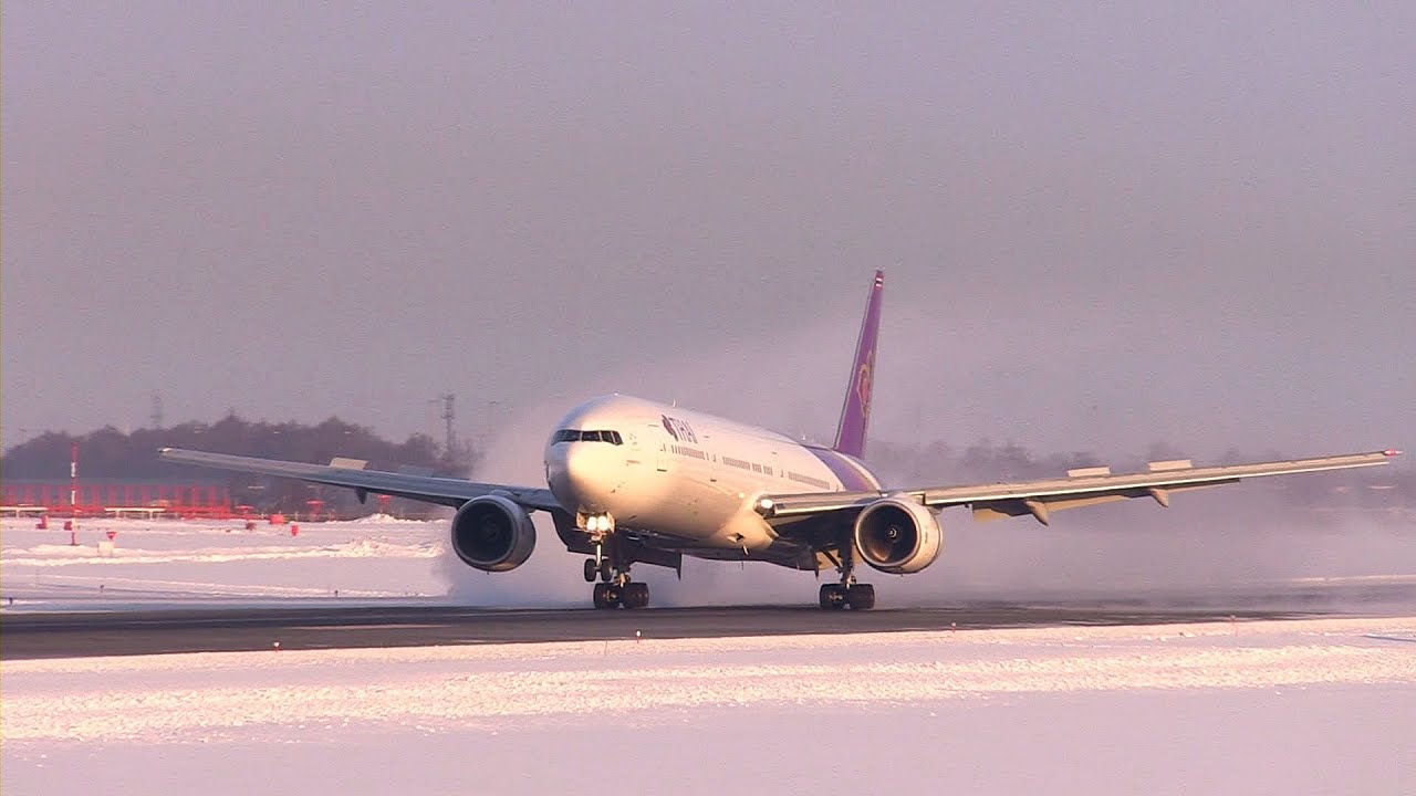 Thai Airways  Boeing 777-300 HS-TKC
