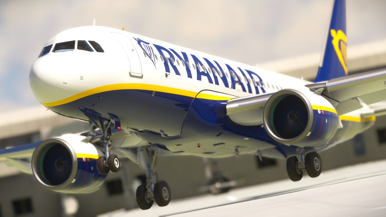 WILD Airbus A320 Ryanair Landing at Edinburgh Airport