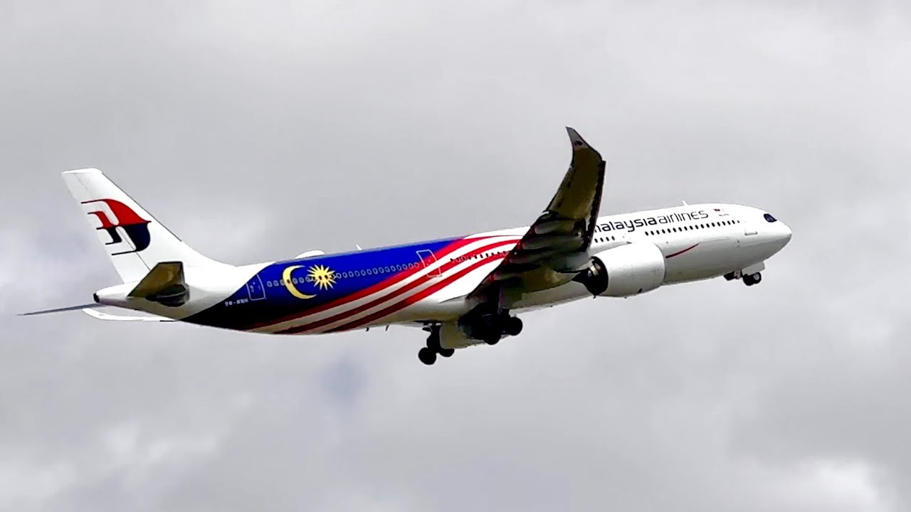 PK-GHD and 9M-MNH takes off from Melbourne airport