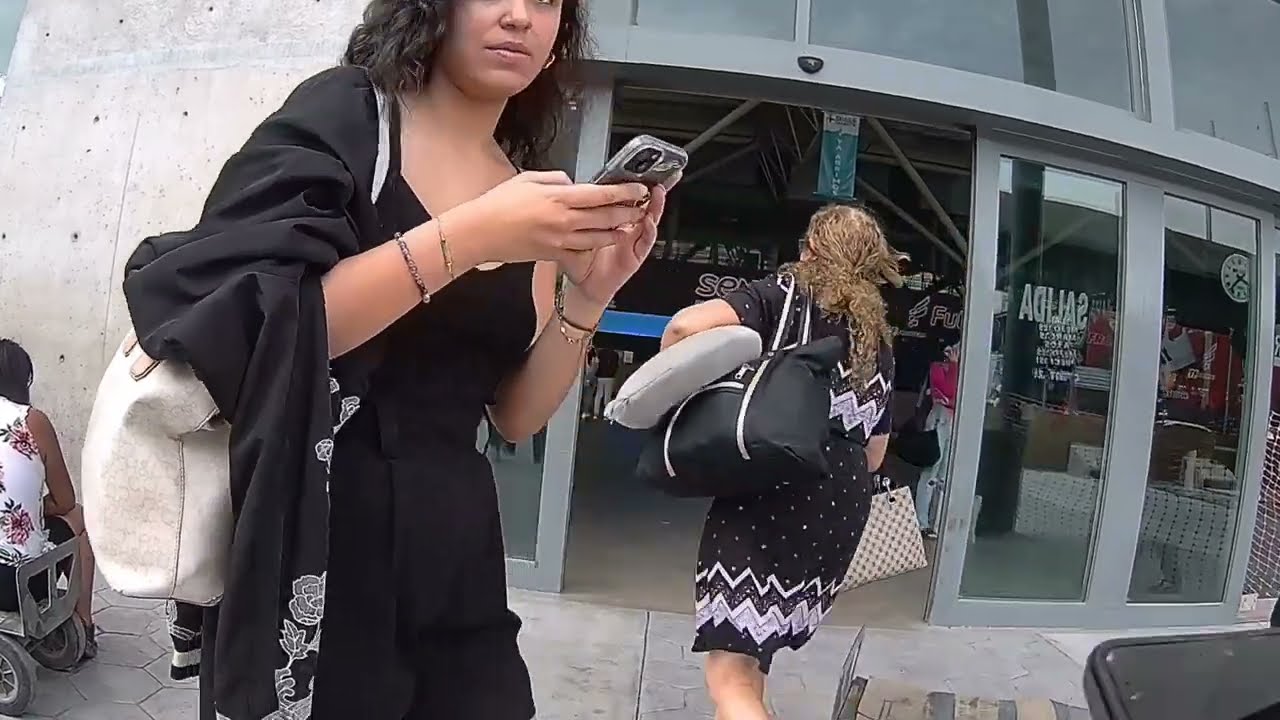 Caminando en la central de autobuses de Monterrey- walking tour