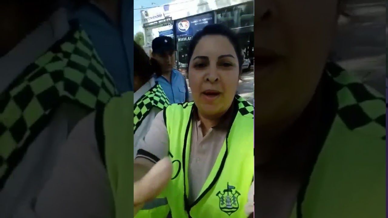 Video filmado de un control de tr&aacute;nsito en C&oacute;rdoba se hizo viral por la respuesta del inspector.