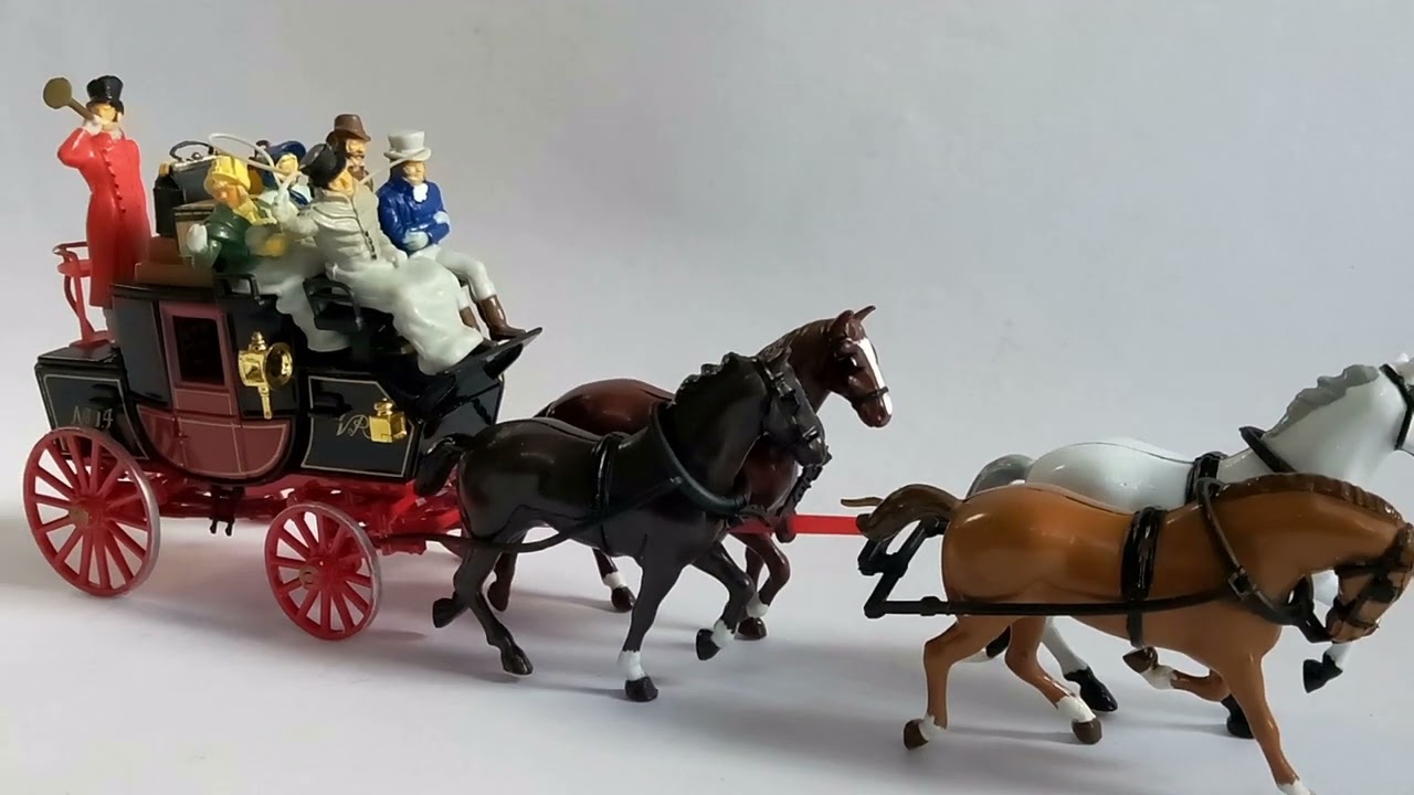 Wagon with horse carrying miniature L.Vuitton paper trunks,　欧州旅行での馬車の思い出と共に。24jan. 2026