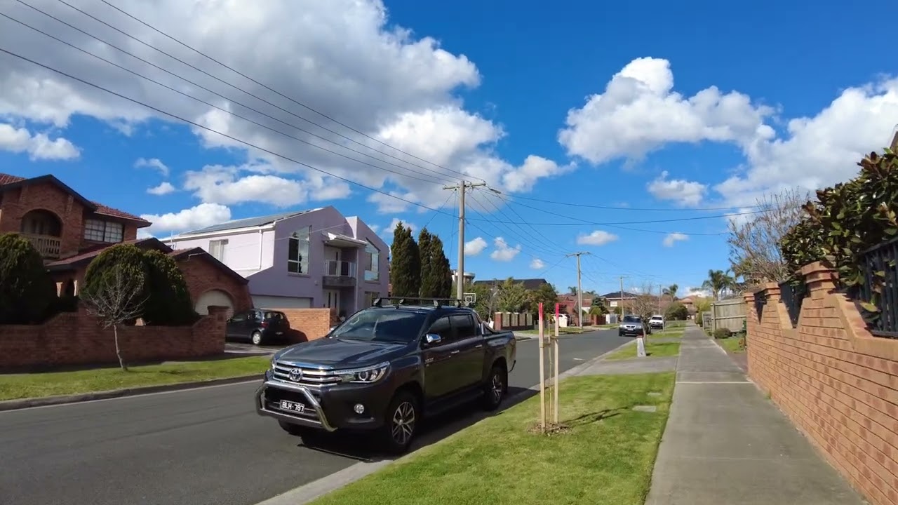 A beautiful Saturday walk in Bundoora. (Suburb, Tram, and La Trobe Uni.)