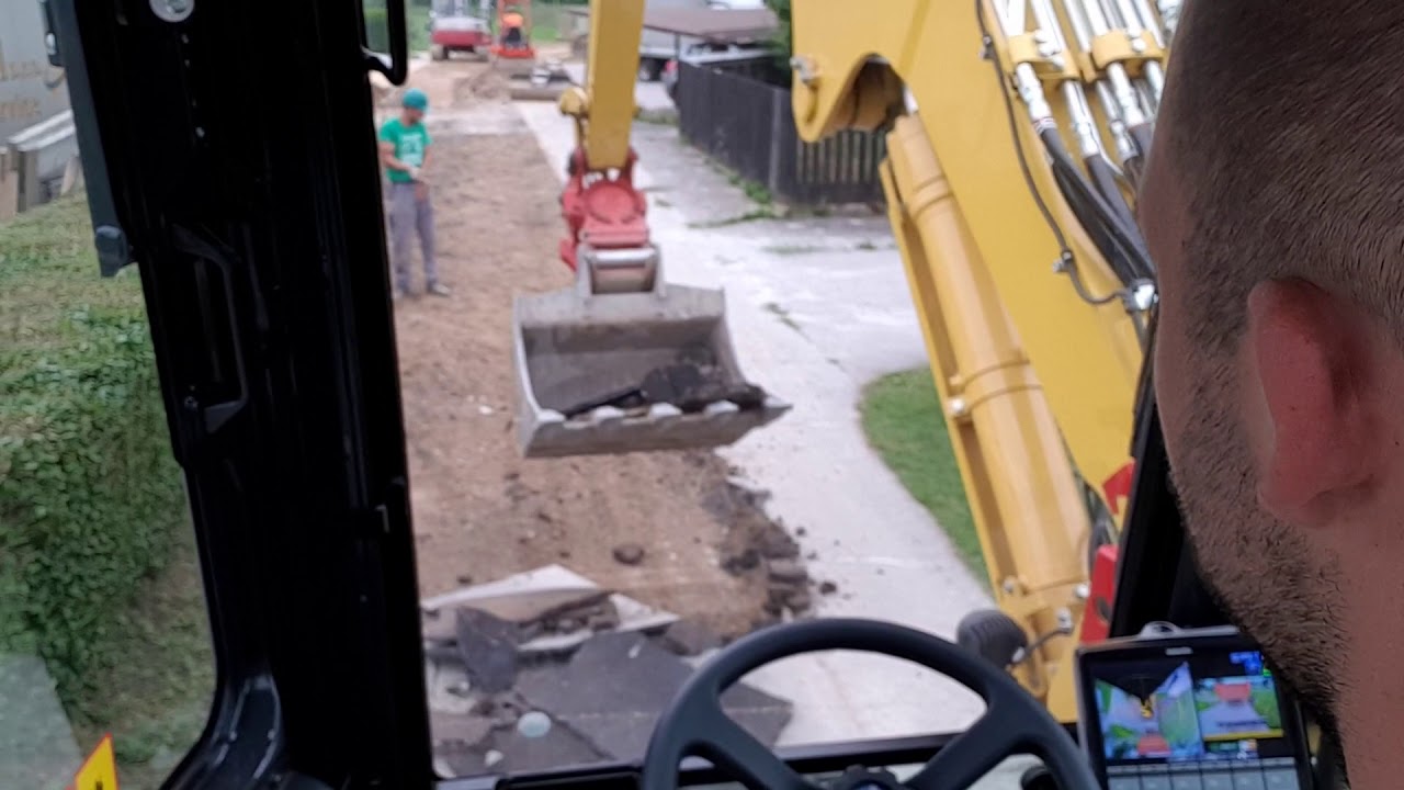 Komatsu pw 118 mr | Trganje asfalta